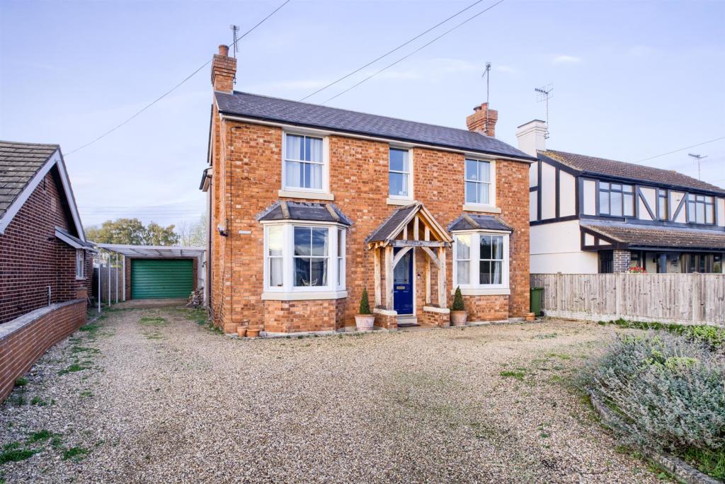 3 bedroom detached house for sale in Main Road, Wyre Piddle, Pershore, WR10