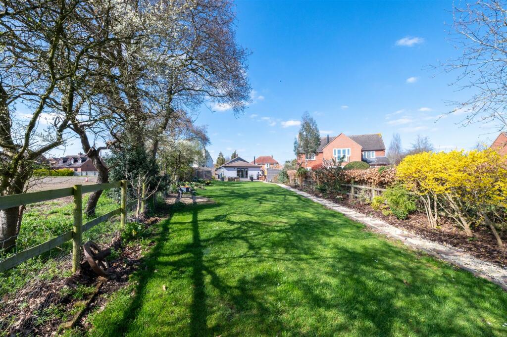 3 bedroom detached bungalow for sale in Mill Lane, Wadborough