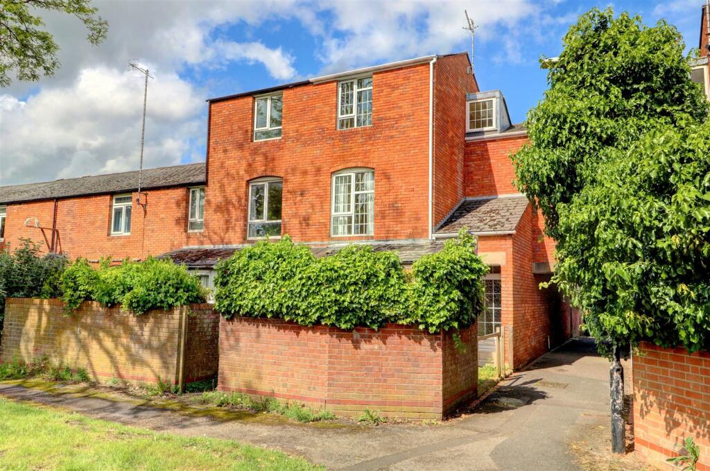 3 bedroom terraced house for sale in St. Agathas Road, Pershore, WR10