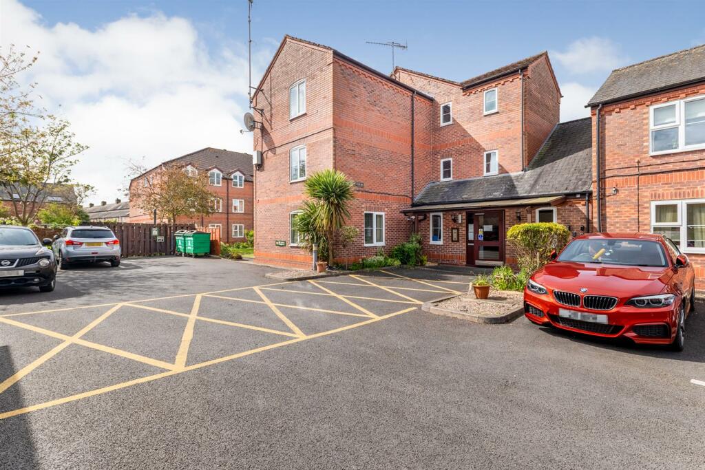 2 bedroom retirement property for sale in Ganderton Court, Pershore, WR10