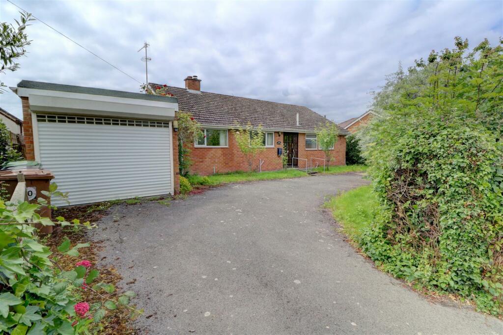 3 bedroom bungalow for sale in Main Street, Bishampton, Pershore, WR10