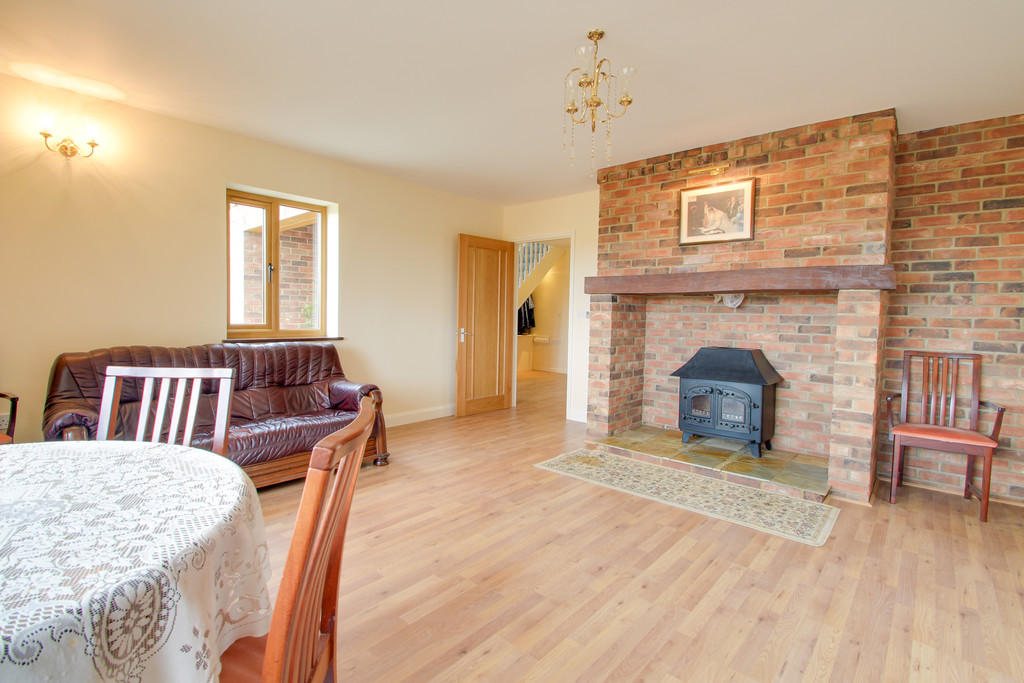 4 bedroom detached house for sale in Fen Road, Wiggenhall St. Mary