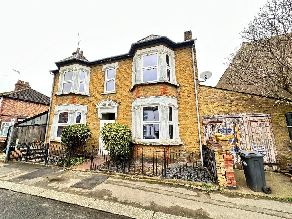 Main image of property: Temple Road, London, TW3
