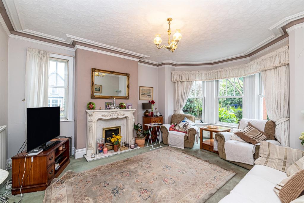 4 bedroom detached house for sale in Fluin Lane, Frodsham, WA6