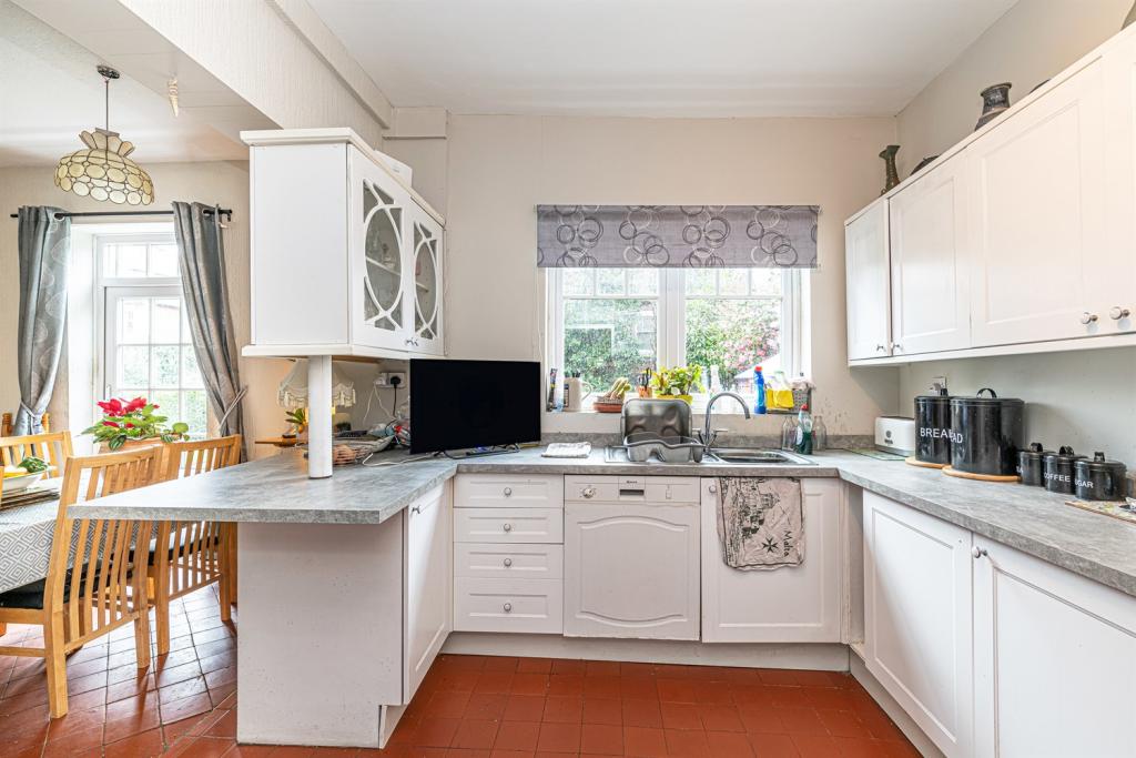 4 bedroom detached house for sale in Fluin Lane, Frodsham, WA6