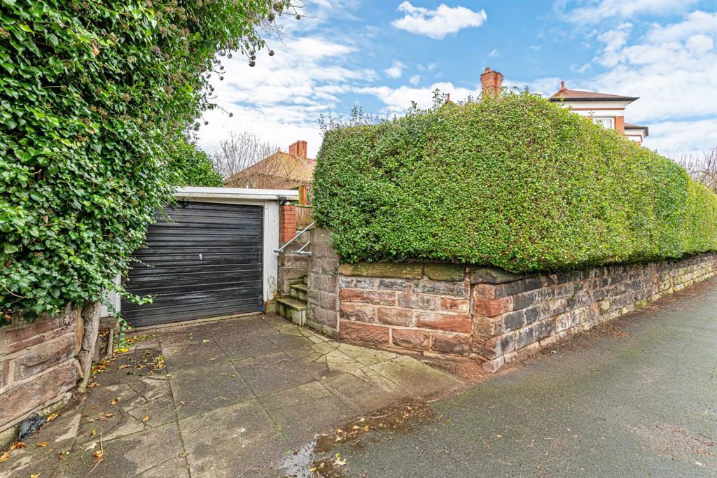 4 bedroom detached house for sale in Fluin Lane, Frodsham, WA6