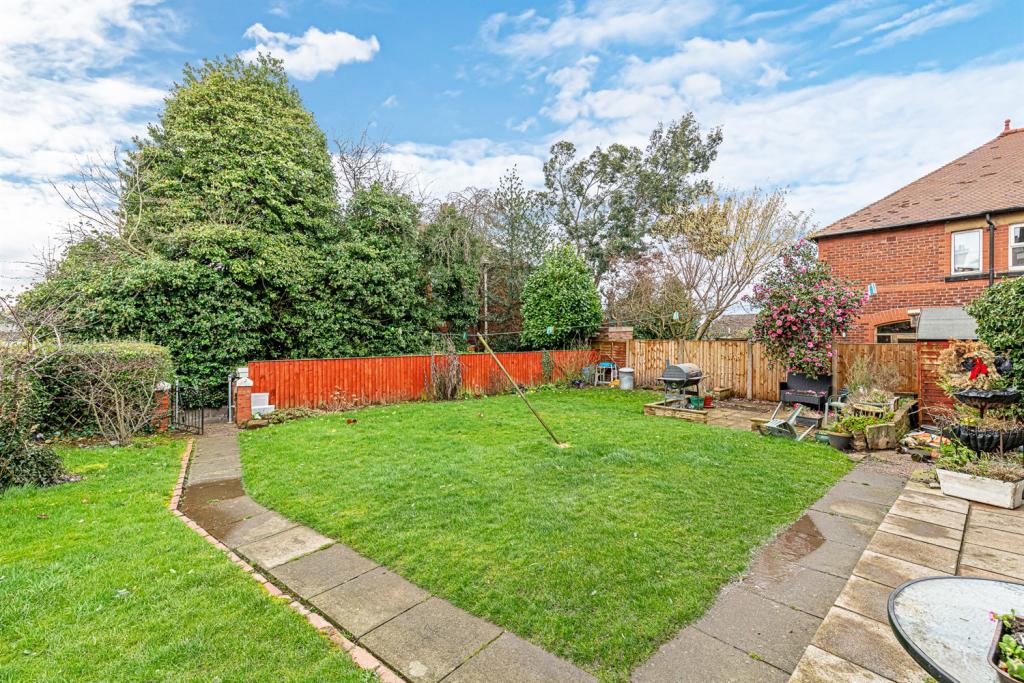 4 bedroom detached house for sale in Fluin Lane, Frodsham, WA6