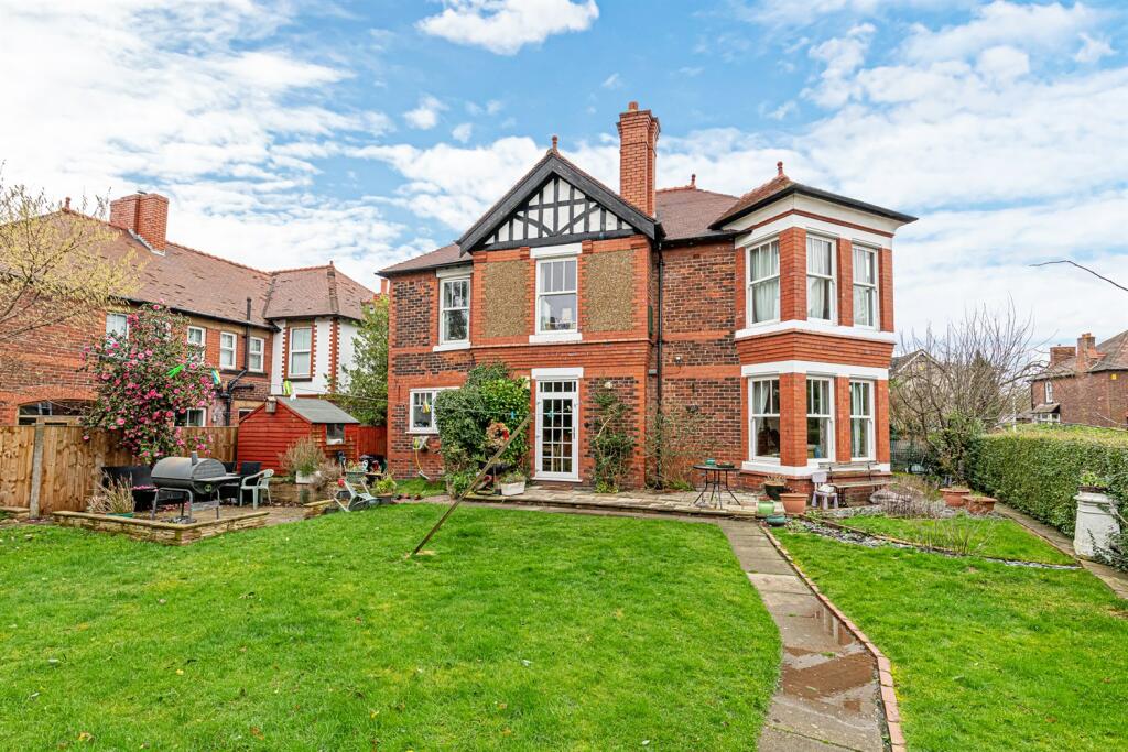 4 bedroom detached house for sale in Fluin Lane, Frodsham, WA6