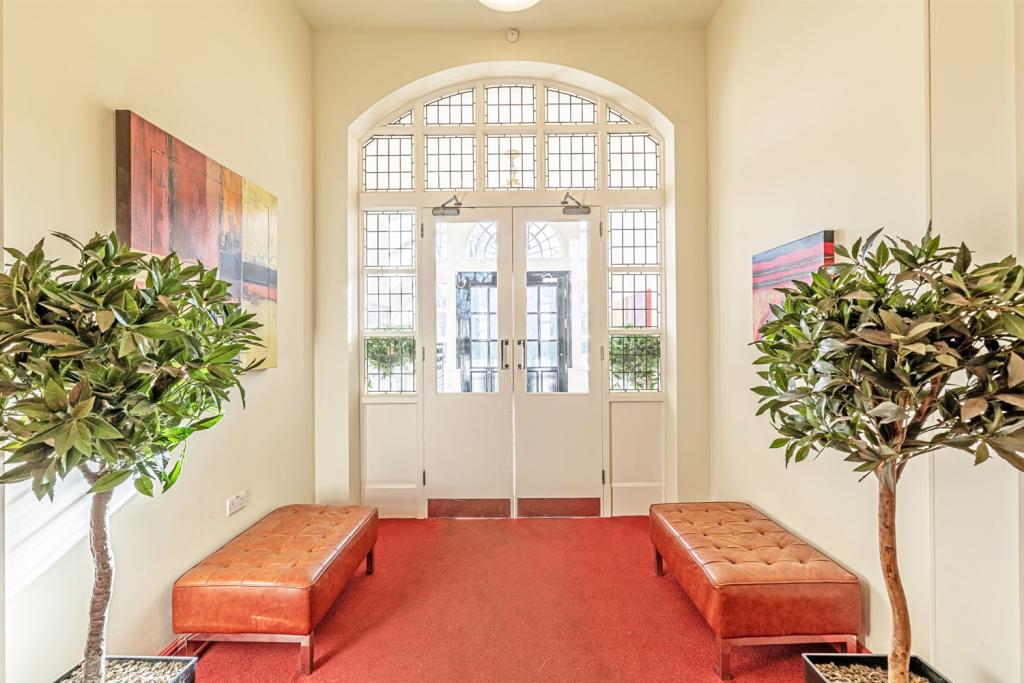 2 bedroom apartment for sale in Kingswood Park, Frodsham, WA6