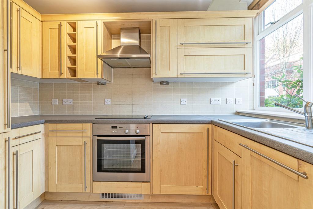 2 bedroom apartment for sale in Kingswood Park, Frodsham, WA6