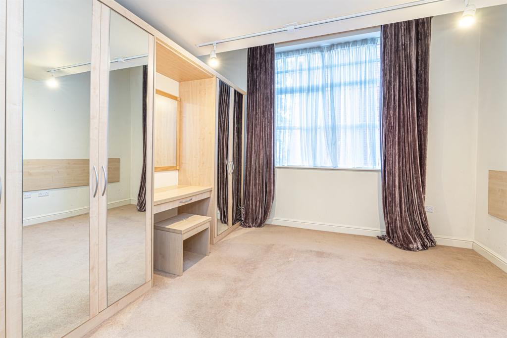 2 bedroom apartment for sale in Kingswood Park, Frodsham, WA6