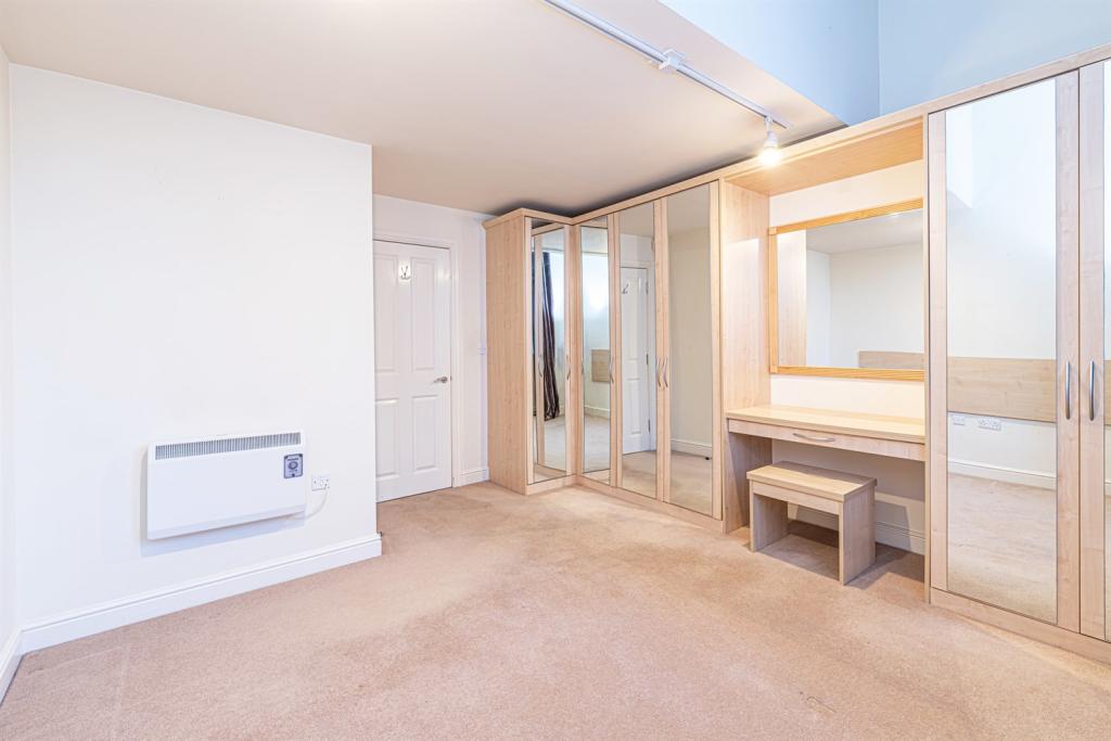 2 bedroom apartment for sale in Kingswood Park, Frodsham, WA6