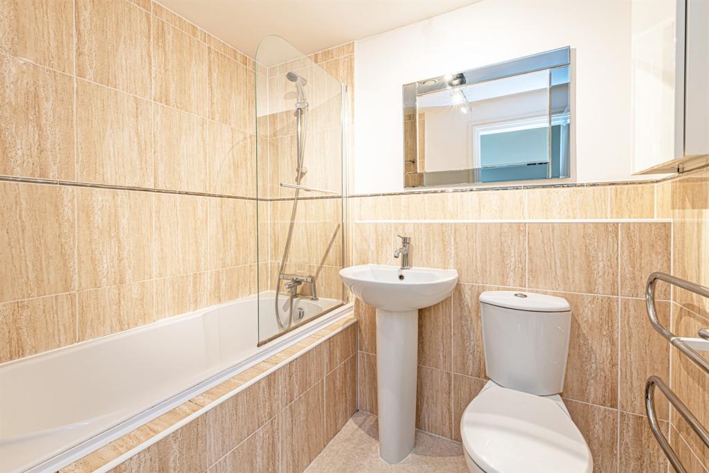 2 bedroom apartment for sale in Kingswood Park, Frodsham, WA6