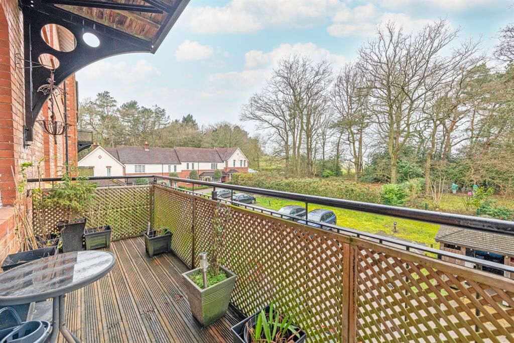 2 bedroom apartment for sale in Kingswood Park, Kingswood, Frodsham, WA6