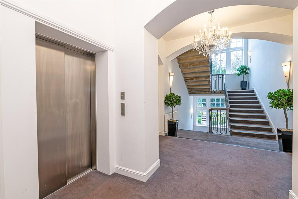 2 bedroom apartment for sale in Kingswood Park, Kingswood, Frodsham, WA6