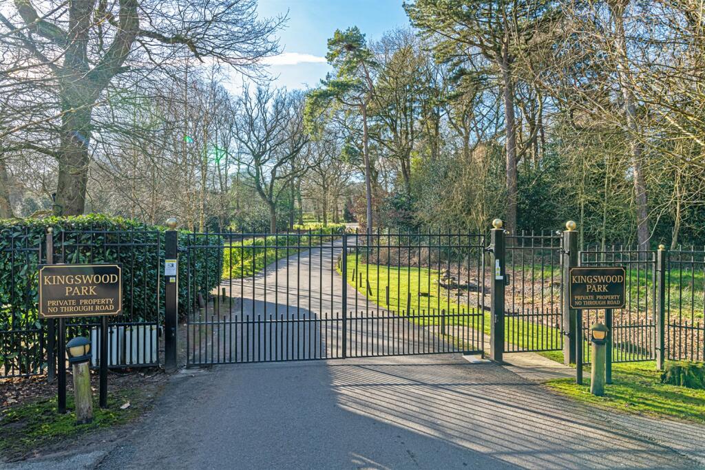 2 bedroom apartment for sale in Kingswood Park, Kingswood, Frodsham, WA6