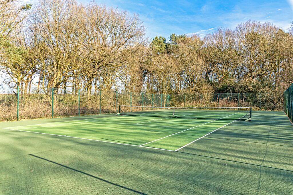 2 bedroom apartment for sale in Kingswood Park, Kingswood, Frodsham, WA6