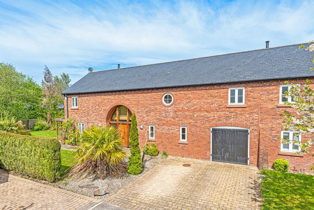 4 bedroom semidetached house for sale in Orchard Gate, Kingsley