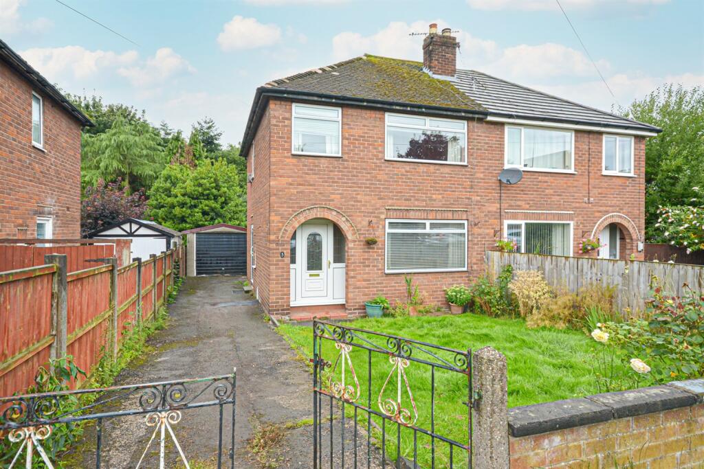 3 bedroom semidetached house for sale in Greenway Close, Helsby