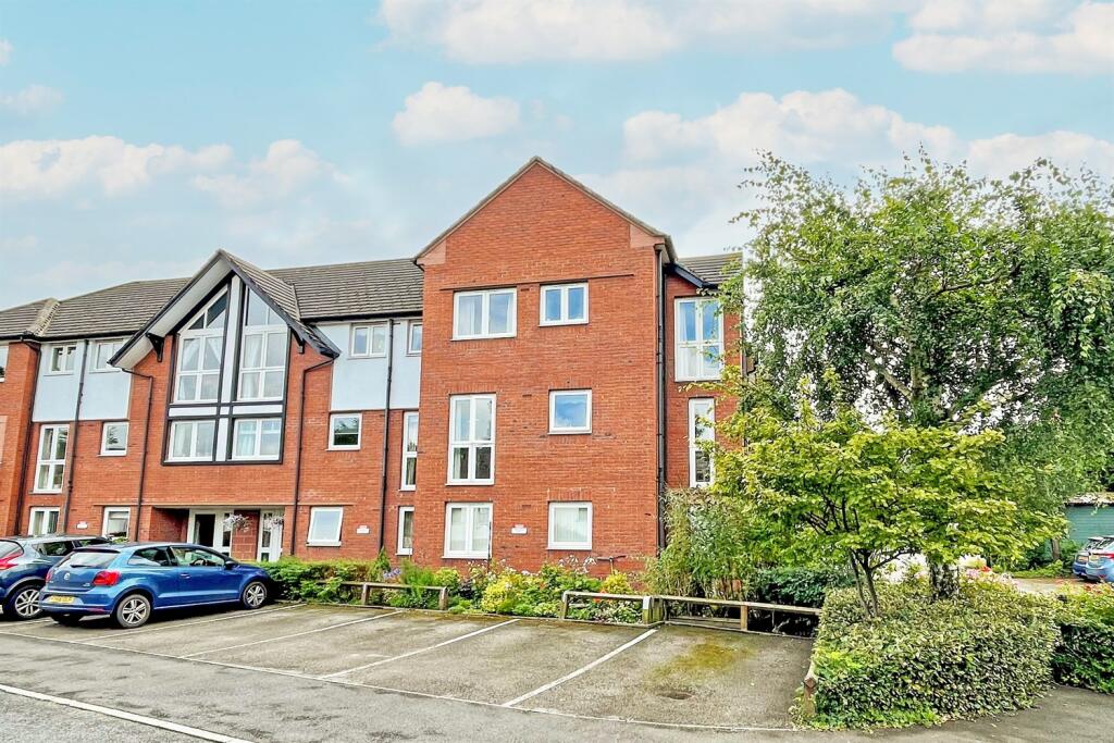 2 bedroom retirement property for sale in Chapelfields, Frodsham, WA6