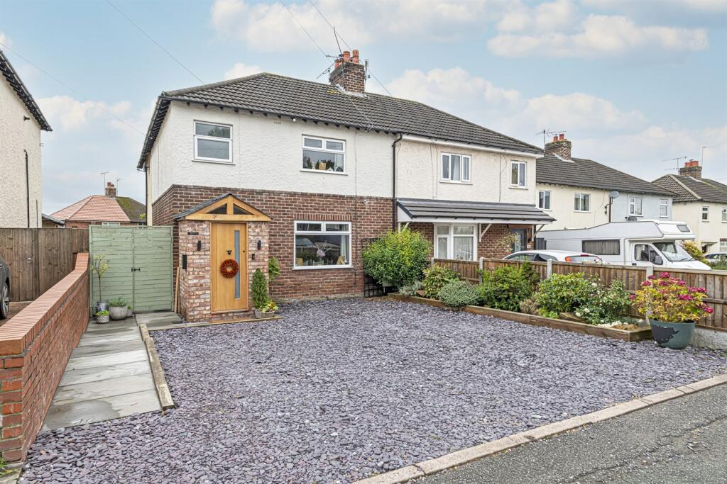 3 bedroom semidetached house for sale in Britannia Gardens, Helsby