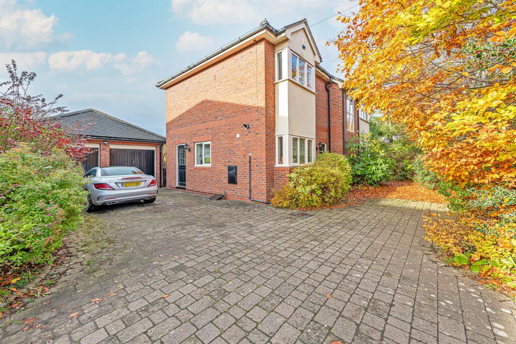 4 bedroom detached house for sale in Forest Mere, Delamere Road, Norley