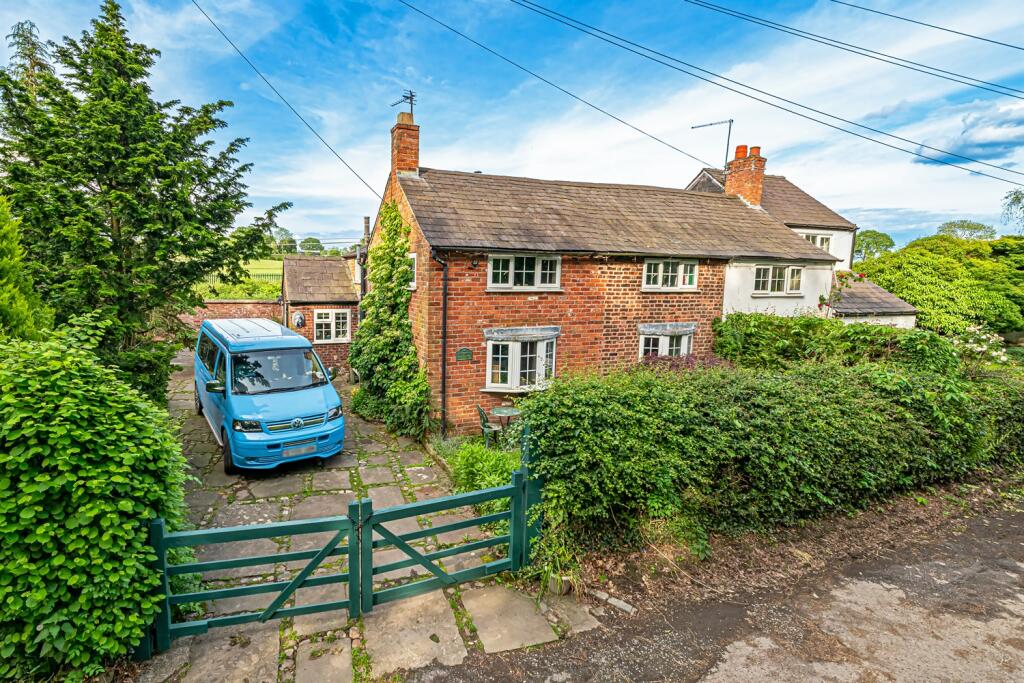 3 bedroom semidetached house for sale in Chapel Lane, Acton Bridge, Northwich, CW8