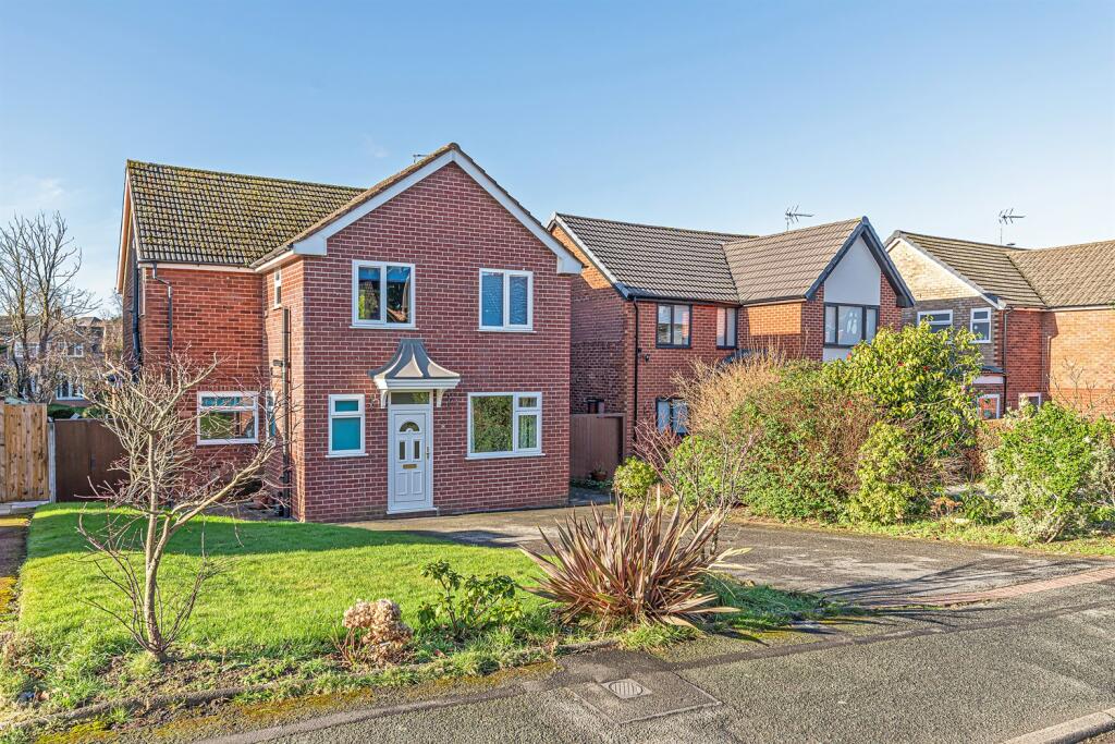 4 bedroom detached house for sale in Grasmere Road, Frodsham, WA6