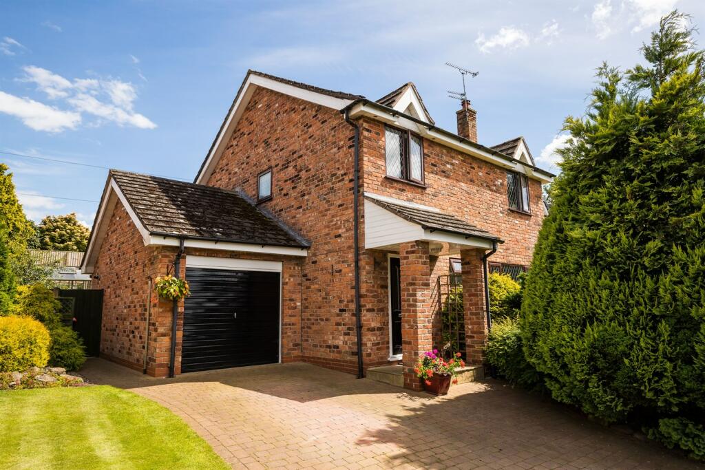 3 bedroom semidetached house for sale in Dunham Court, Dunham On The