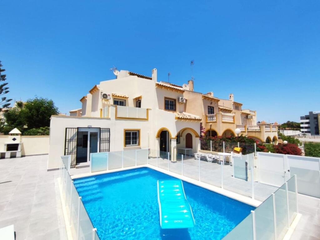 Main image of property: Valencia, Alicante, Playa Flamenca