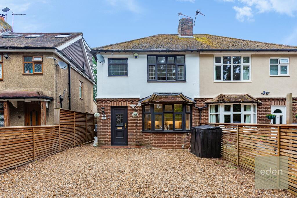 3 bedroom semidetached house for sale in Park Road, Leybourne, ME19