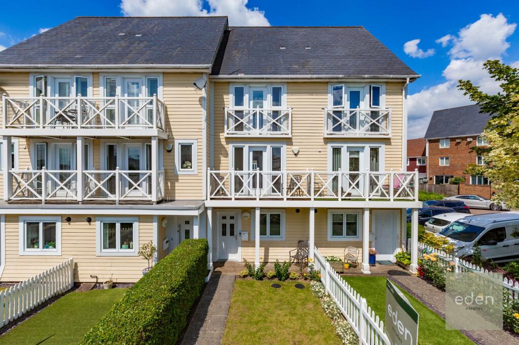 3 bedroom town house for sale in Poynder Drive, Snodland, ME6