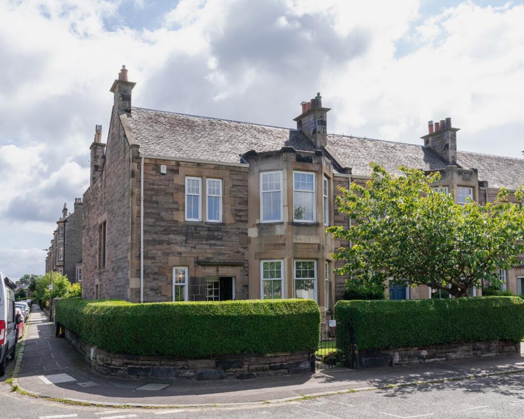 4 bedroom end of terrace house for sale in Wardie Road, Trinity