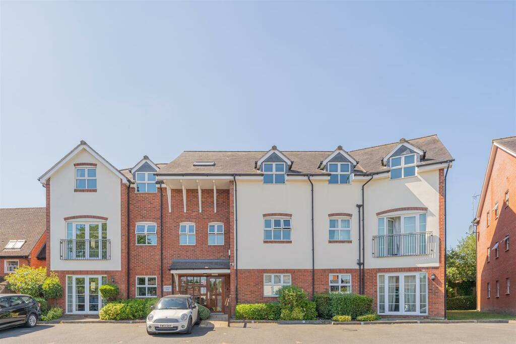 2 bedroom apartment for sale in Claremont House, Dorridge, Solihull, B93