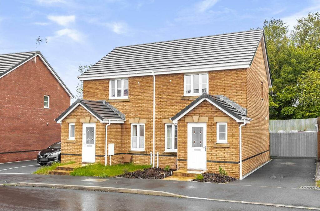 2 bedroom end of terrace house for sale in Bryn Meurig, Llanharry
