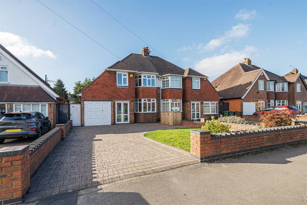 3 bedroom semidetached house for sale in Hazelhurst Road, Castle