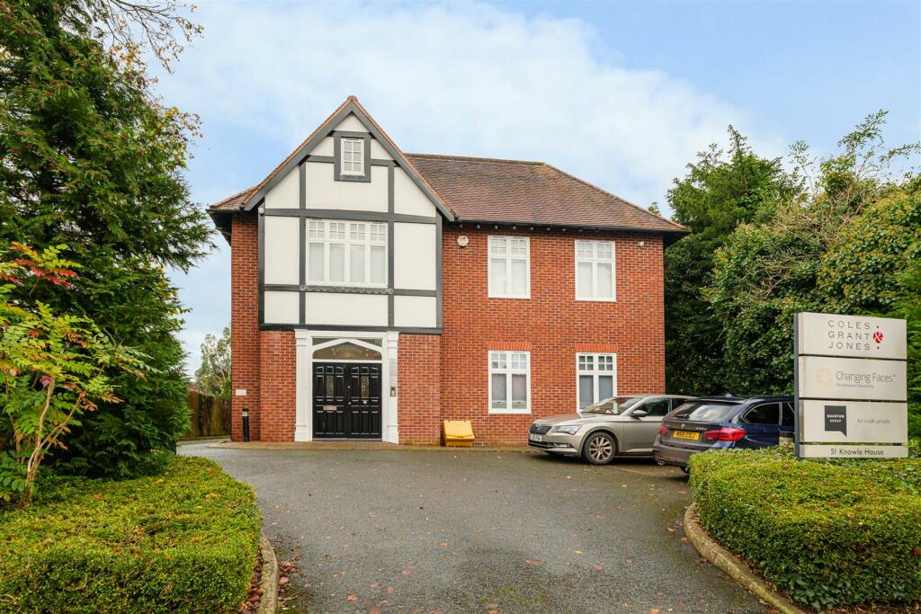 Commercial property for rent in Station Road, Knowle, B93