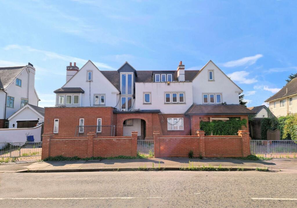 8 bedroom detached house for sale in Road, Ilford, IG1