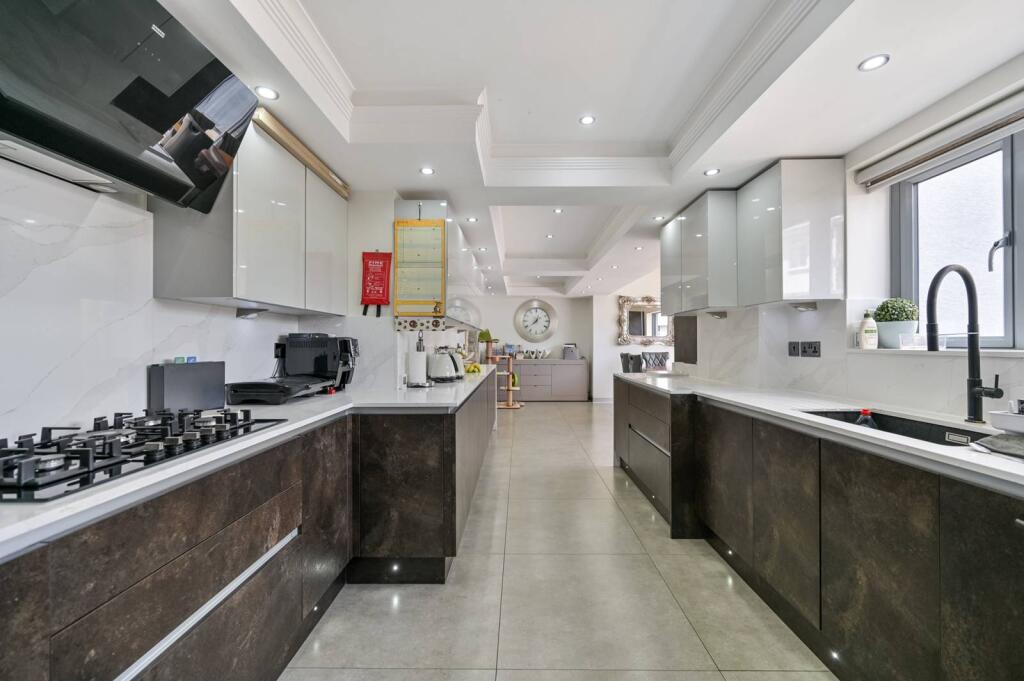 Main image of property: Lower Cippenham Lane, Slough, SL1