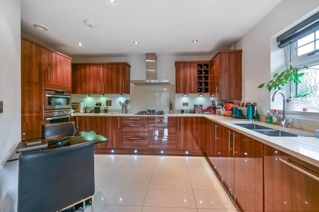 Main image of property: Shoppenhangers Road, Maidenhead, SL6