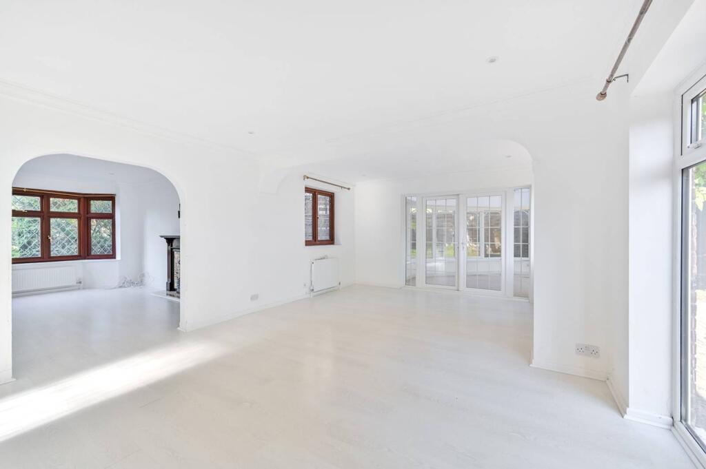 Main image of property: Minton Rise, Taplow, Maidenhead, SL6