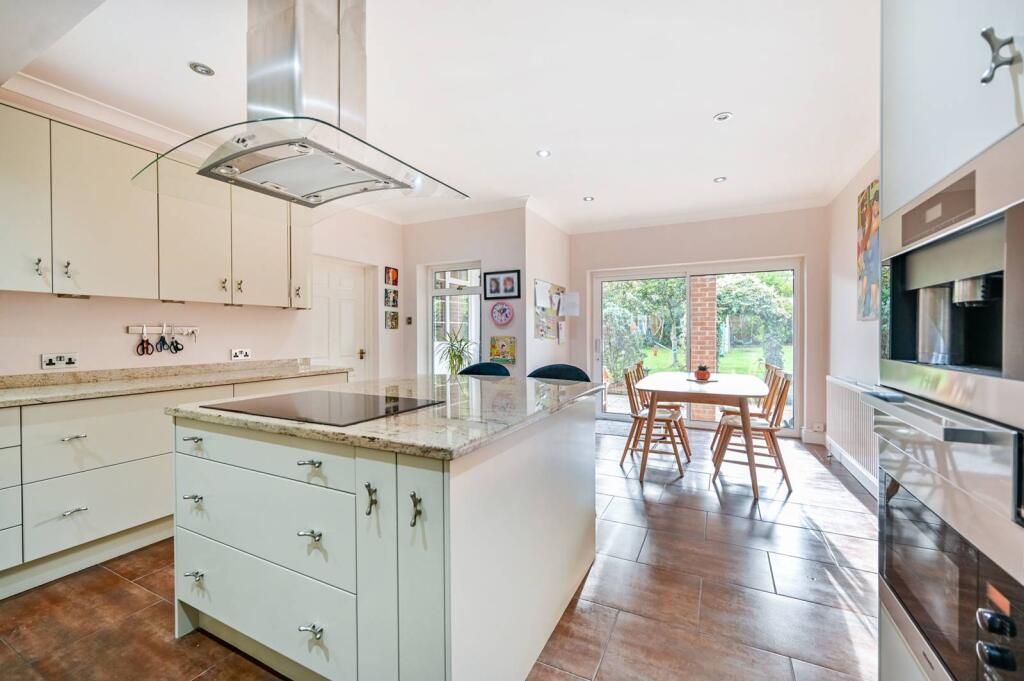 Main image of property: Bath Road, Maidenhead, SL6
