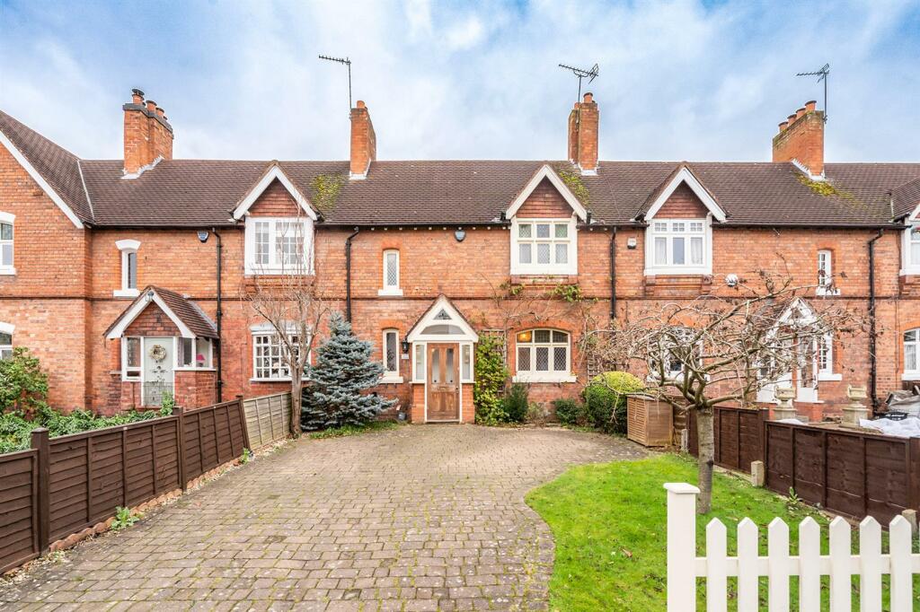 3 bedroom terraced house for sale in Green Road, Solihull, B92