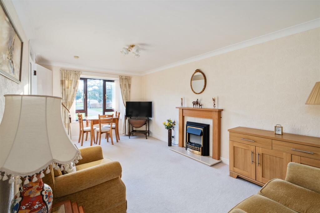 2 bedroom flat for sale in Kelvedon Grove, Solihull, B91