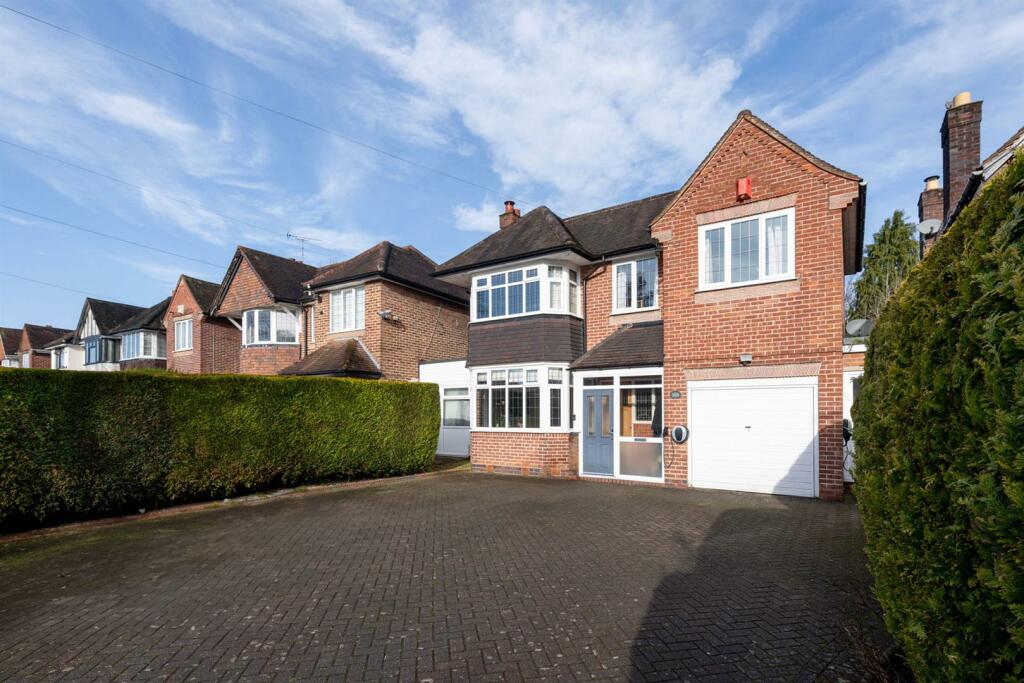 4 bedroom detached house for sale in Dovehouse Lane, Solihull, B91