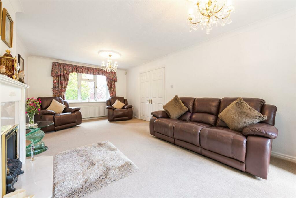 Additional property image - Queen Eleanors Drive