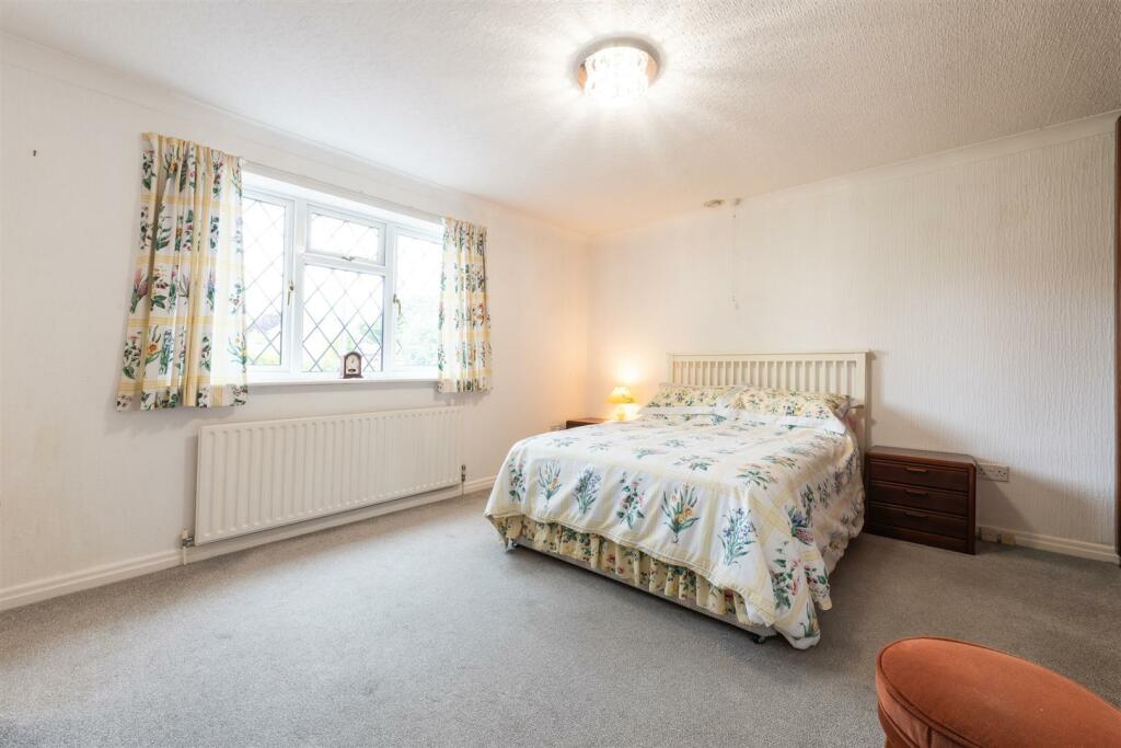Additional property image - Queen Eleanors Drive