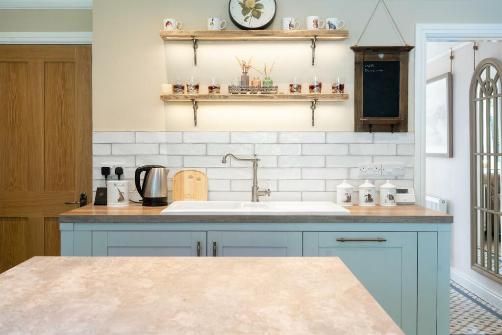 Additional property image - A four bedroom semi-detached house on Warwick Road, Knowle, Solihull