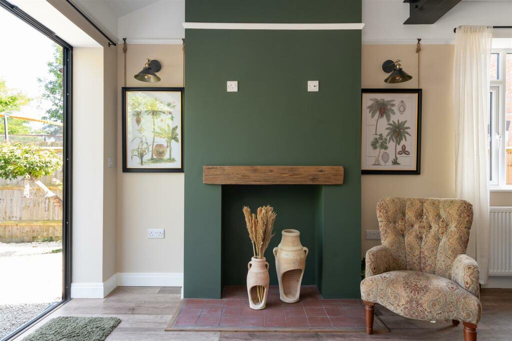 Additional property image - A four bedroom semi-detached house on Warwick Road, Knowle, Solihull