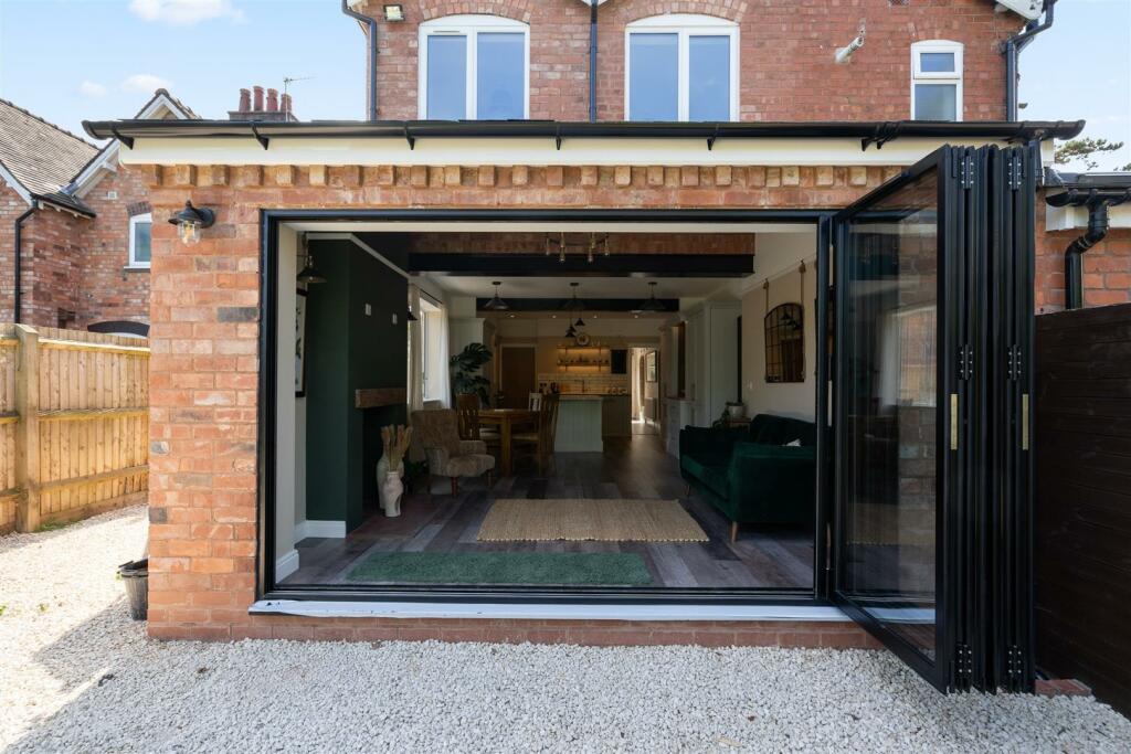 Additional property image - A four bedroom semi-detached house on Warwick Road, Knowle, Solihull